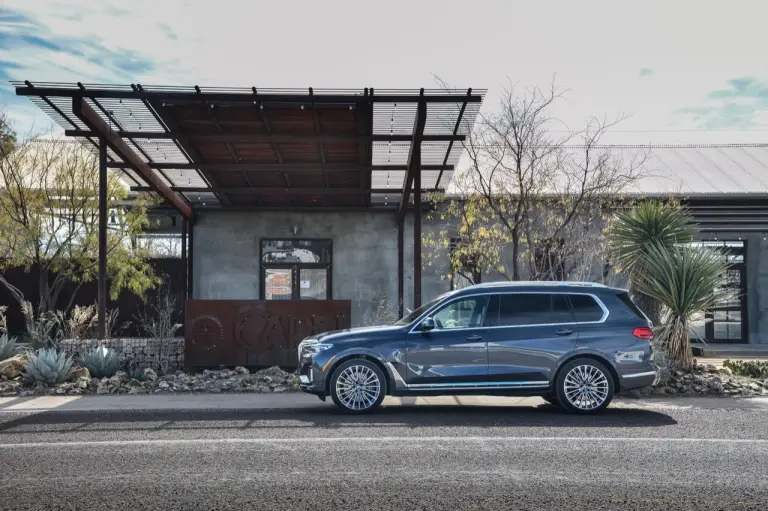 BMW X7 - nuove foto - 40