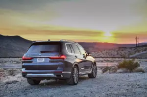 BMW X7 - nuove foto