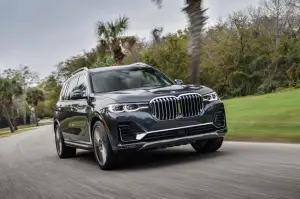 BMW X7 - nuove foto
