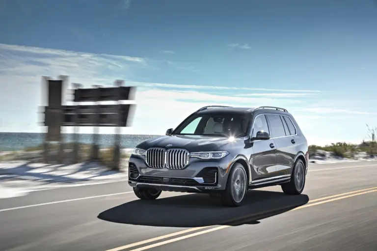 BMW X7 - nuove foto - 51