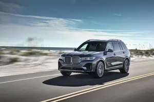 BMW X7 - nuove foto