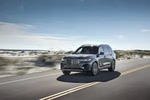 BMW X7 - nuove foto
