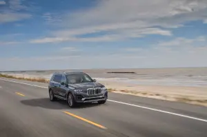 BMW X7 - nuove foto