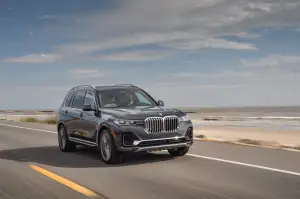 BMW X7 - nuove foto