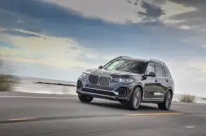 BMW X7 - nuove foto