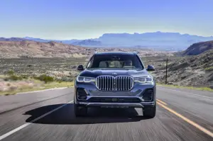 BMW X7 - nuove foto