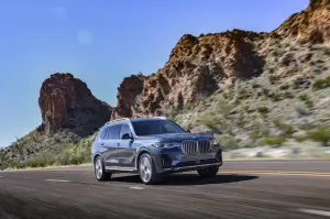 BMW X7 - nuove foto
