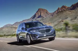 BMW X7 - nuove foto