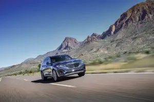 BMW X7 - nuove foto