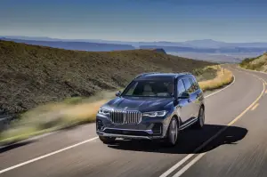 BMW X7 - nuove foto