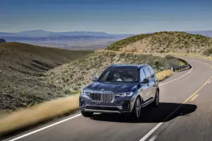 BMW X7 - nuove foto