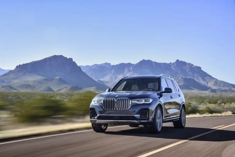 BMW X7 - nuove foto - 65