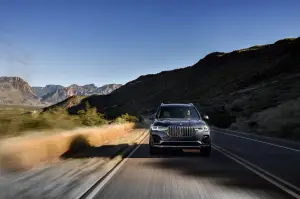 BMW X7 - nuove foto