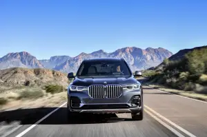 BMW X7 - nuove foto