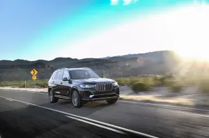 BMW X7 - nuove foto