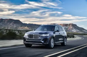 BMW X7 - nuove foto