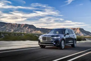 BMW X7 - nuove foto