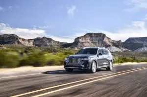 BMW X7 - nuove foto
