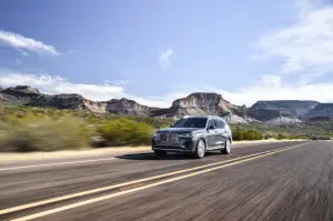 BMW X7 - nuove foto
