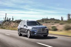 BMW X7 - nuove foto