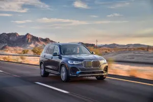 BMW X7 - nuove foto