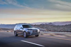 BMW X7 - nuove foto