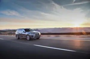 BMW X7 - nuove foto
