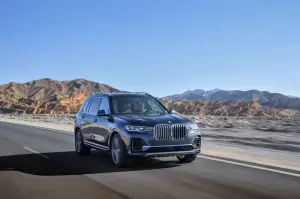 BMW X7 - nuove foto