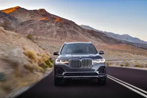 BMW X7 - nuove foto