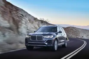 BMW X7 - nuove foto
