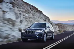 BMW X7 - nuove foto