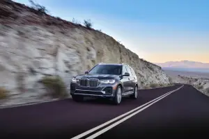 BMW X7 - nuove foto
