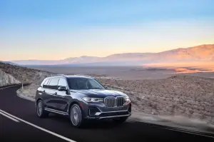 BMW X7 - nuove foto