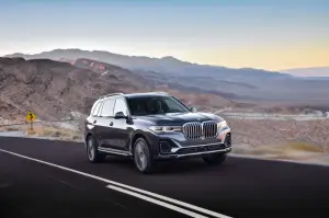 BMW X7 - nuove foto