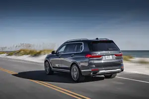BMW X7 - nuove foto