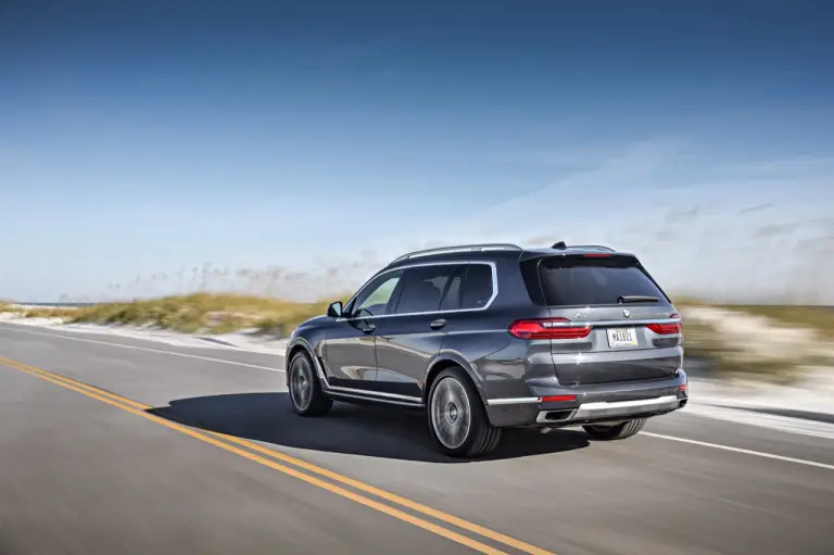 BMW X7 - nuove foto - 96