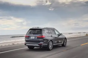 BMW X7 - nuove foto