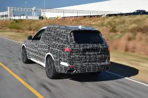 BMW X7 pre produzione - 24