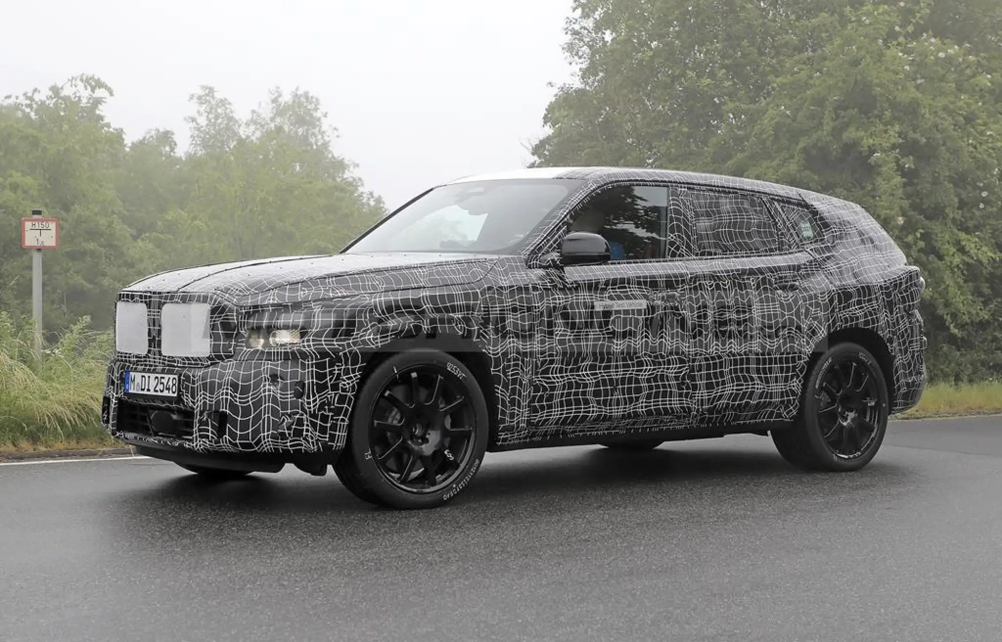 BMW X8 - Foto spia 05-07-2021 - 12