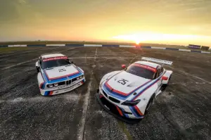 BMW Z4 GTLM 2015 con livrea ispirata alla BMW 3.0 CSL 1975