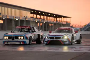 BMW Z4 GTLM 2015 con livrea ispirata alla BMW 3.0 CSL 1975 - 3