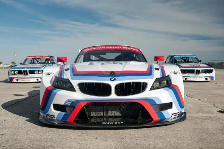 BMW Z4 GTLM 2015 con livrea ispirata alla BMW 3.0 CSL 1975 - 8