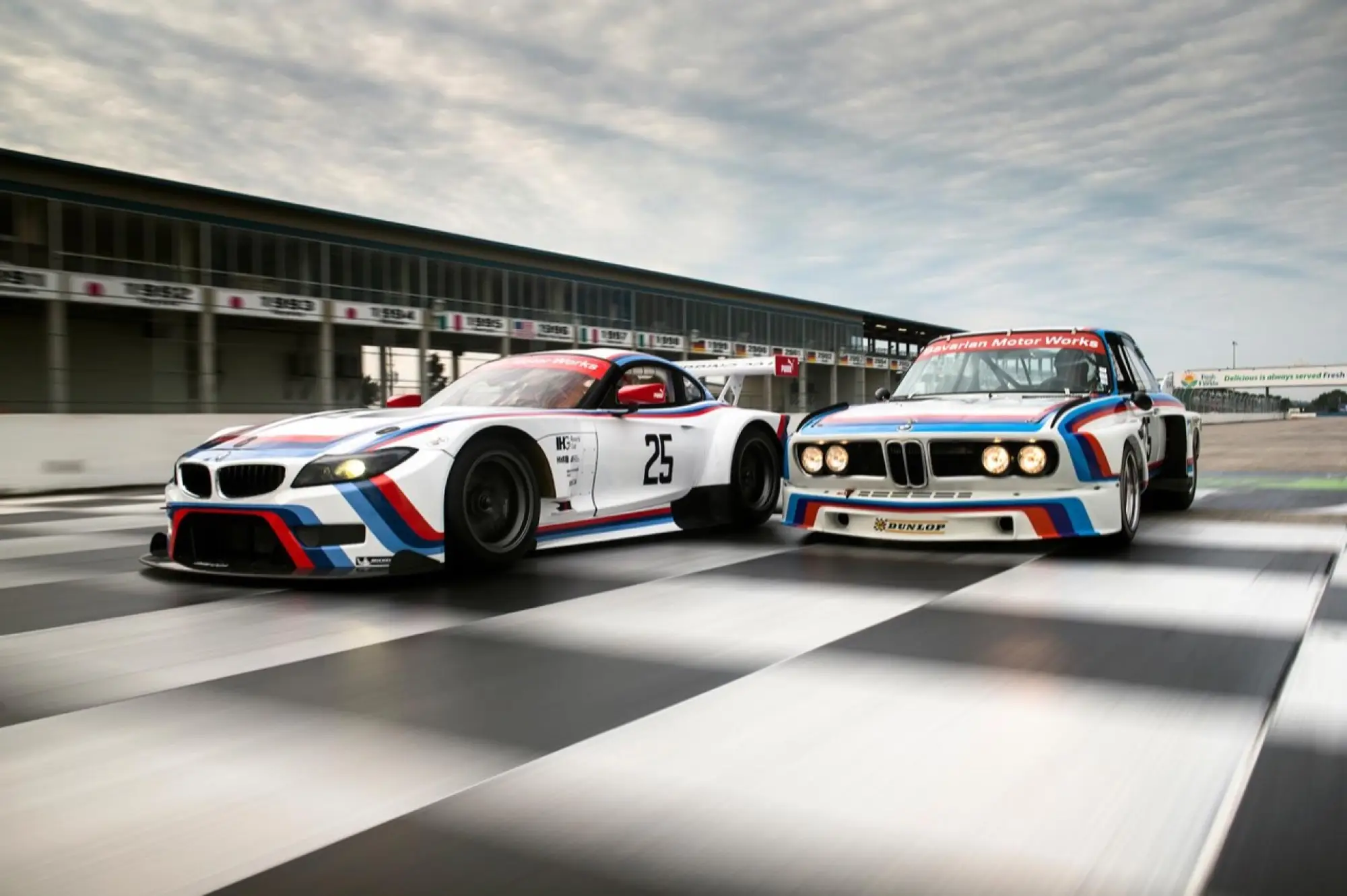 BMW Z4 GTLM 2015 con livrea ispirata alla BMW 3.0 CSL 1975 - 11