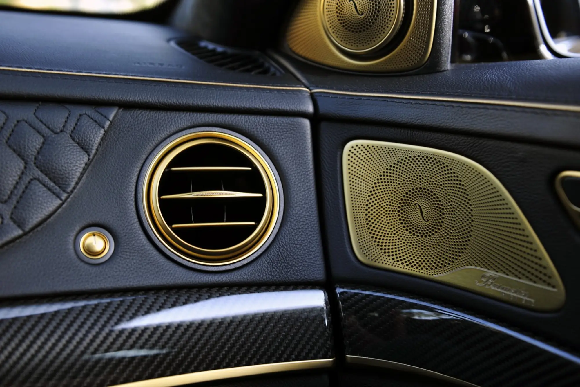 Brabus Rocket 900 Desert Gold Edition - 43