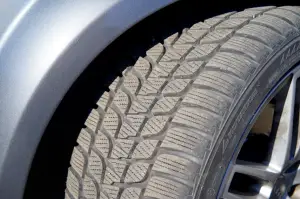 Bridgestone Blizzak LM-25 e Potenza S001