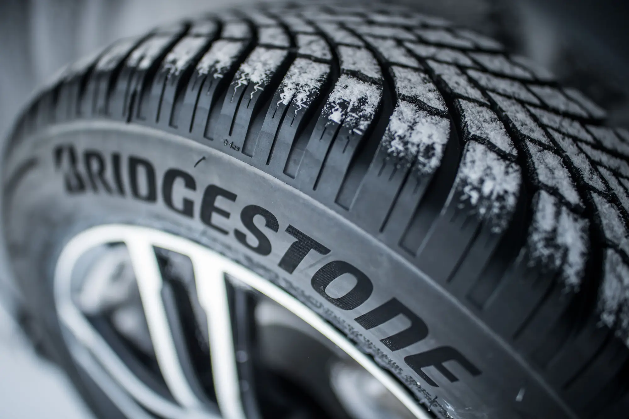 Bridgestone Blizzak LM005 - 30