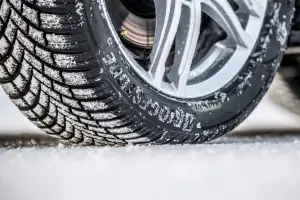 Bridgestone Blizzak LM005 - 40