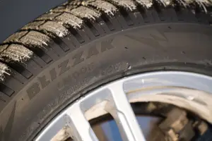 Bridgestone Blizzak LM005 - 52