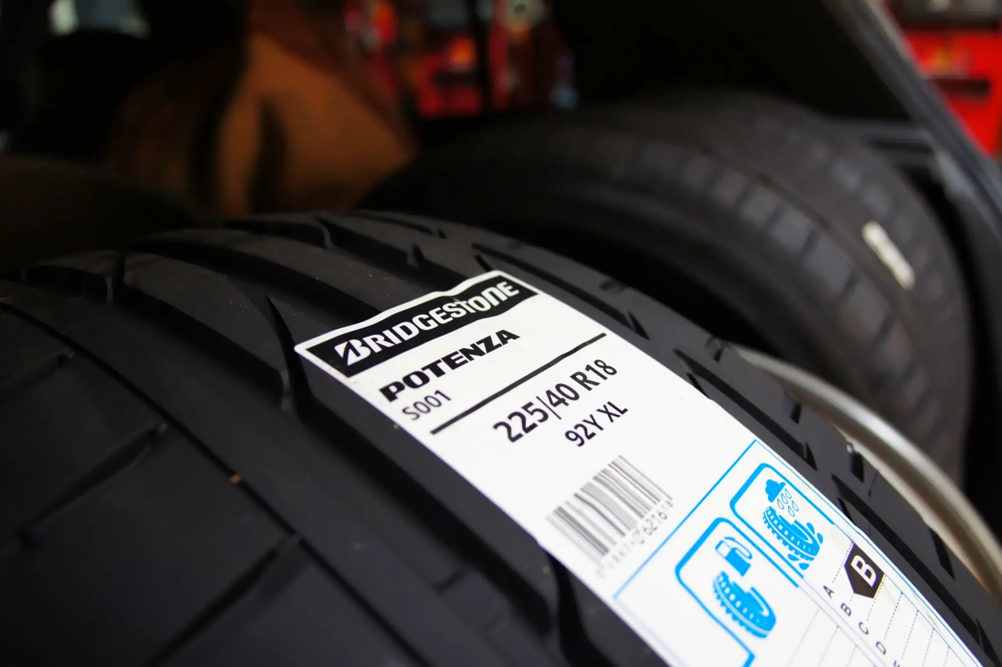 Bridgestone cambio gomme Blizzak LM-32s Potenza S001 - 2