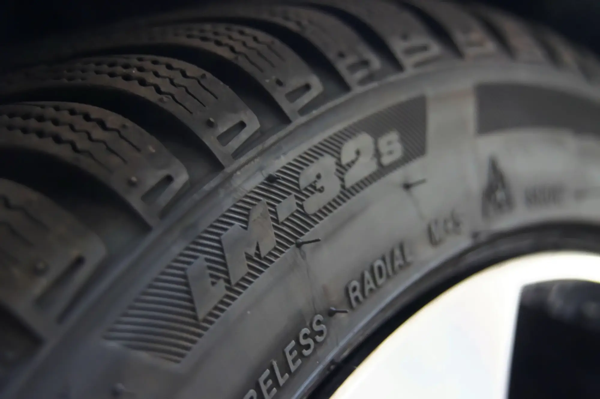 Bridgestone cambio gomme Blizzak LM-32s Potenza S001 - 23